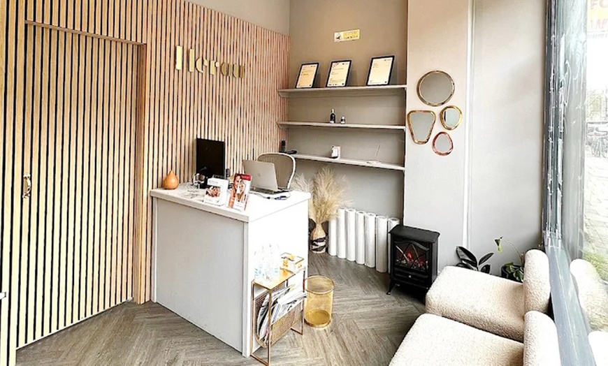 Image 5: Deep Cleanse, Exfoliate, & Hydrate with 1 or 3 Sessions of HydraFacial