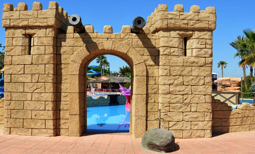Image 22: Aquópolis Torrevieja: entrada de 1 día para infantil o adulto