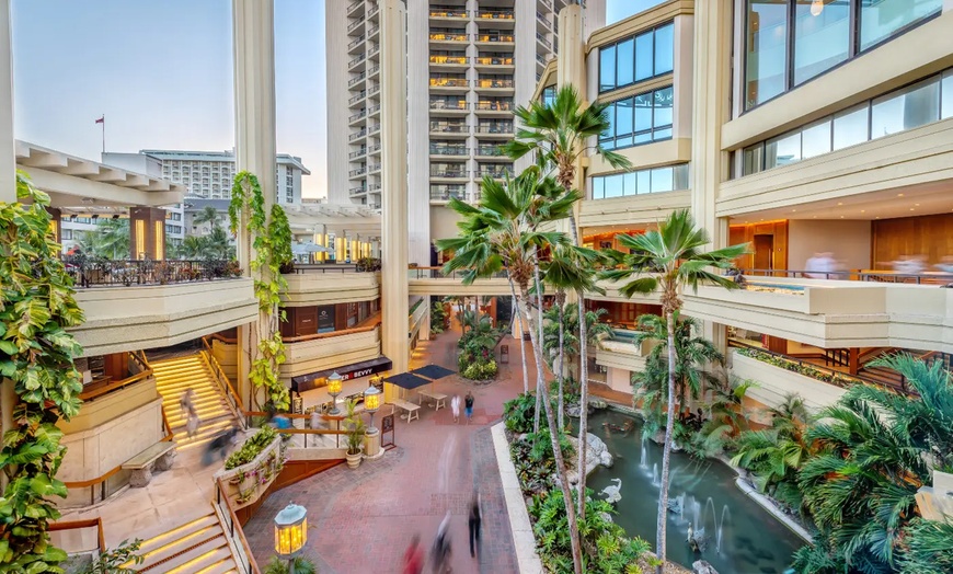 Image 23: ✈ 4-Day Hawaii Vacation with Air from Great Value Vacations