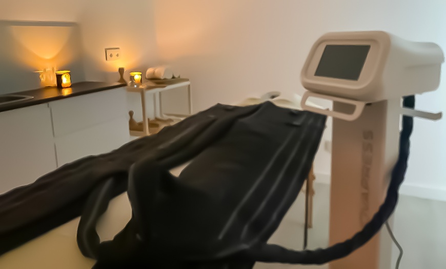 Image 7: Sesión facial Esencia o Premium con hidratación y ácido hialurónico