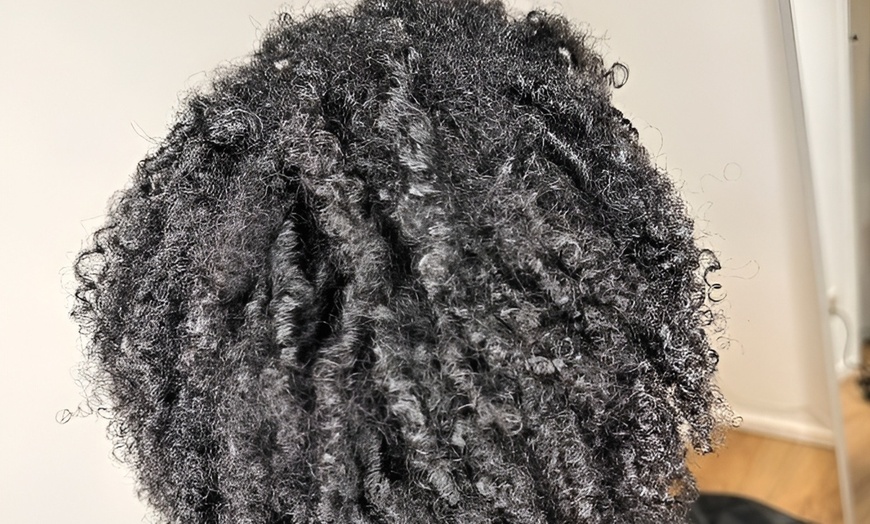 Image 6: Stralend haar met volume en glans na een professionele blowdry