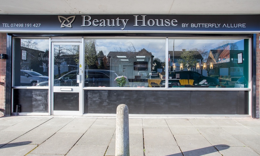 Image 11: Choice of 30 or 60-Minute Pamper Package