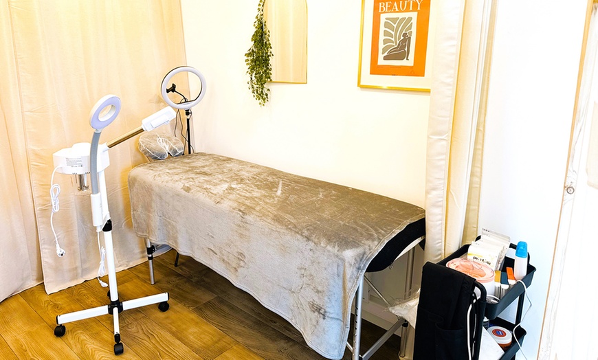 Image 2: Massage relaxant et soin du visage en option à Shiz"Institut Beauty