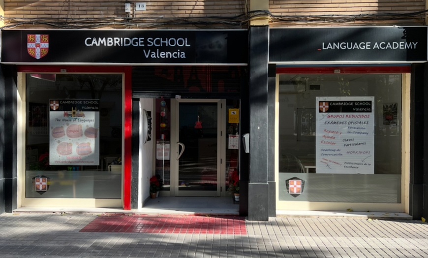 Image 2: Hasta 1 año de clases de inglés (cualquier nivel) o refuerzo escolar