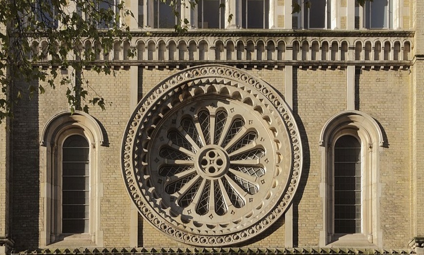 Image 8: A Dickensian Christmas: Candlelit Carols & Live Readings Experience