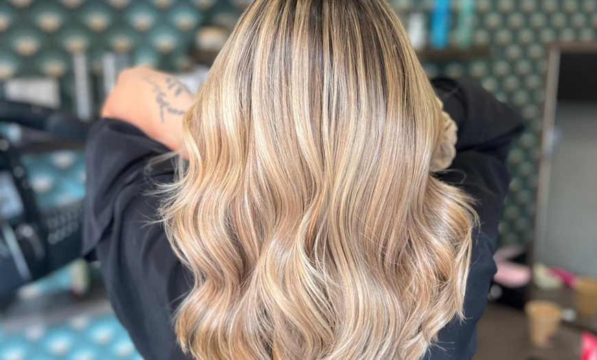 Image 7: Des forfaits coiffure au salon avec Olivia Bajulaz