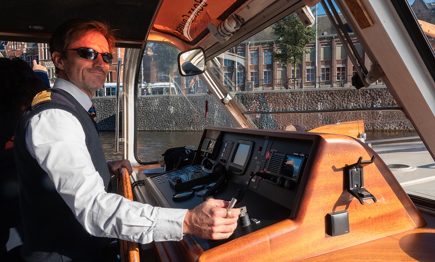 Image 5: Rondvaart van 75 minuten door Amsterdam met daarna een burgermenu
