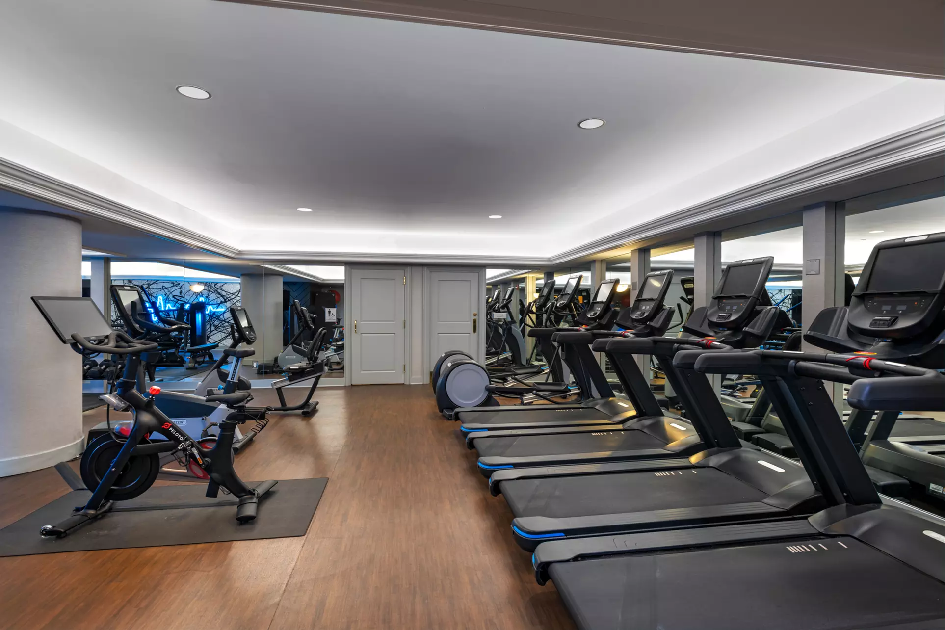 Stay in Austin, TX with Elegant Charm & Prime Downtown Location