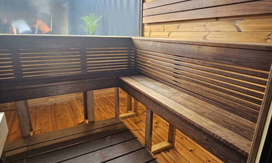 Image 5: Rejuvenate with a Sauna and Ice Bath in 60 Minutes