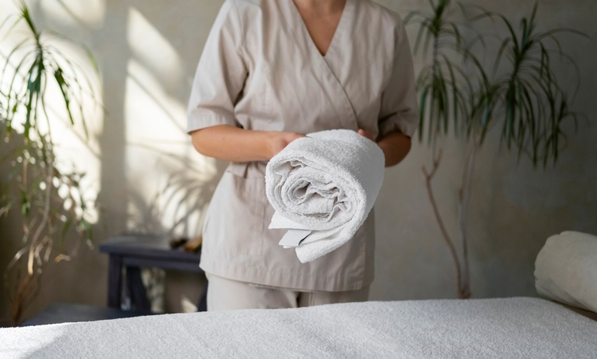 Image 7: Masaje a elegir entre relajante, craneocervical y circulatorio