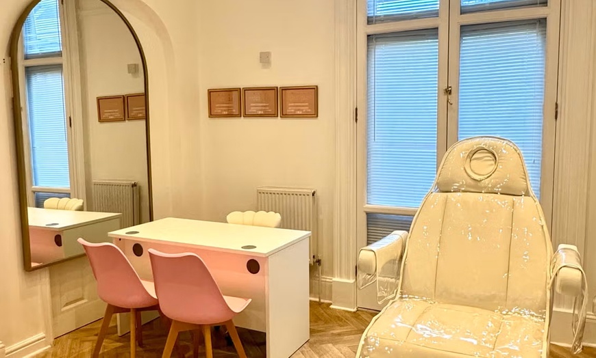 Image 2: Relax w 1 or 2 Sessions of Brazilian Facial Treatment & Consultations