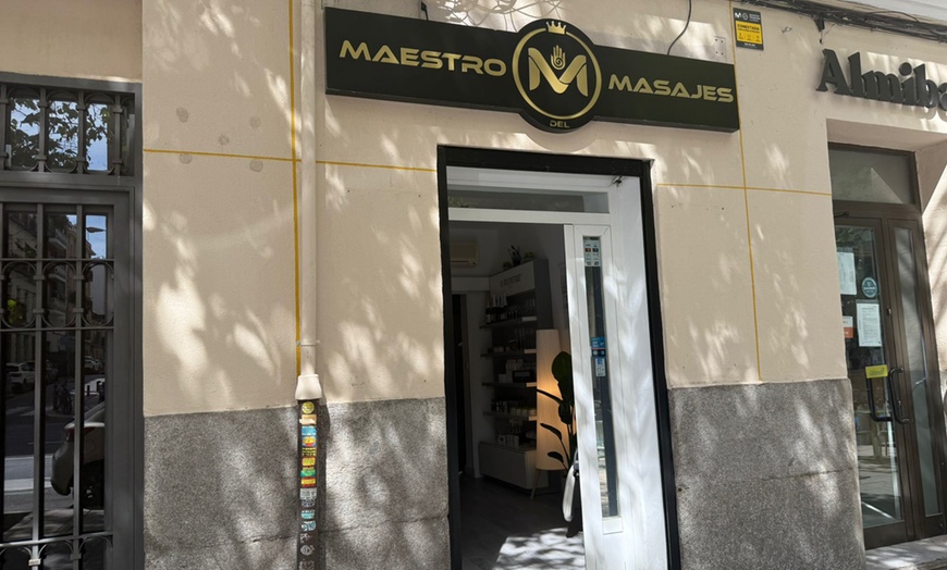 Image 4: Ritual en pareja con masaje oriental, champán y chocolate
