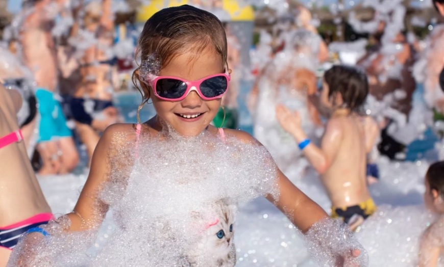 Image 5: Backyard and Glow Foam Parties