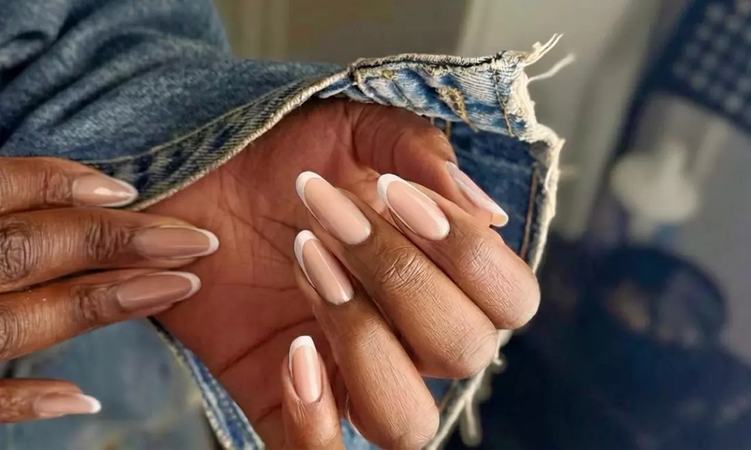 Soins beauté des ongles russe au choix avec vernis, capsules et/ou gel