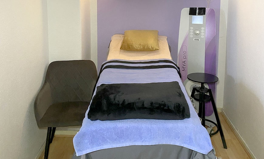 Image 2: Wertgutschein über 89, 179 oder 249 € für 10-30 Einheiten Botulinum