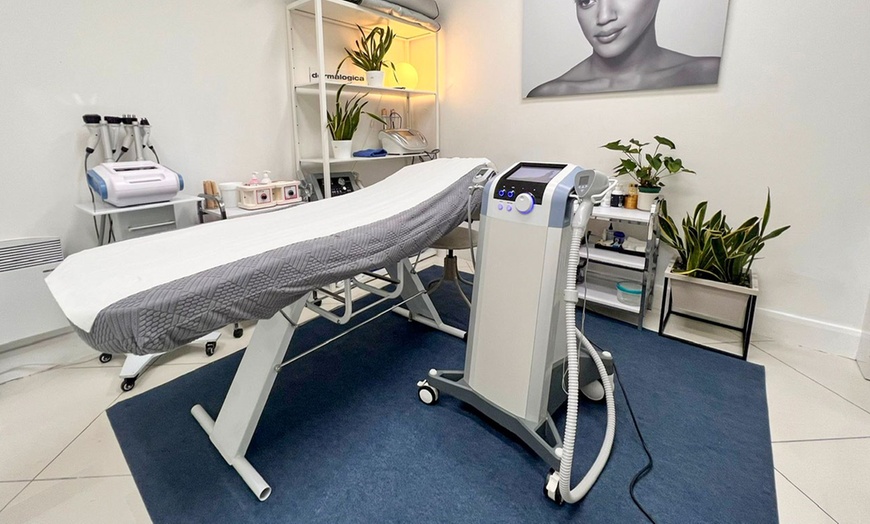 Image 3: One, Three, or Six 30 or 60-Min BTL Exilis Elite Skin Tightening