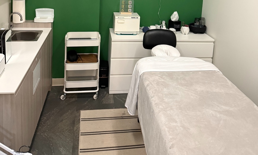 Image 1: 1, 2, or 3 60 Min Massages (Choice of Therapeutic or Swedish Massage)