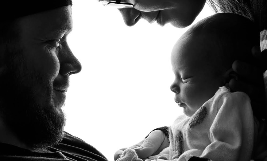 Image 12: Photoshoot with Framed Image