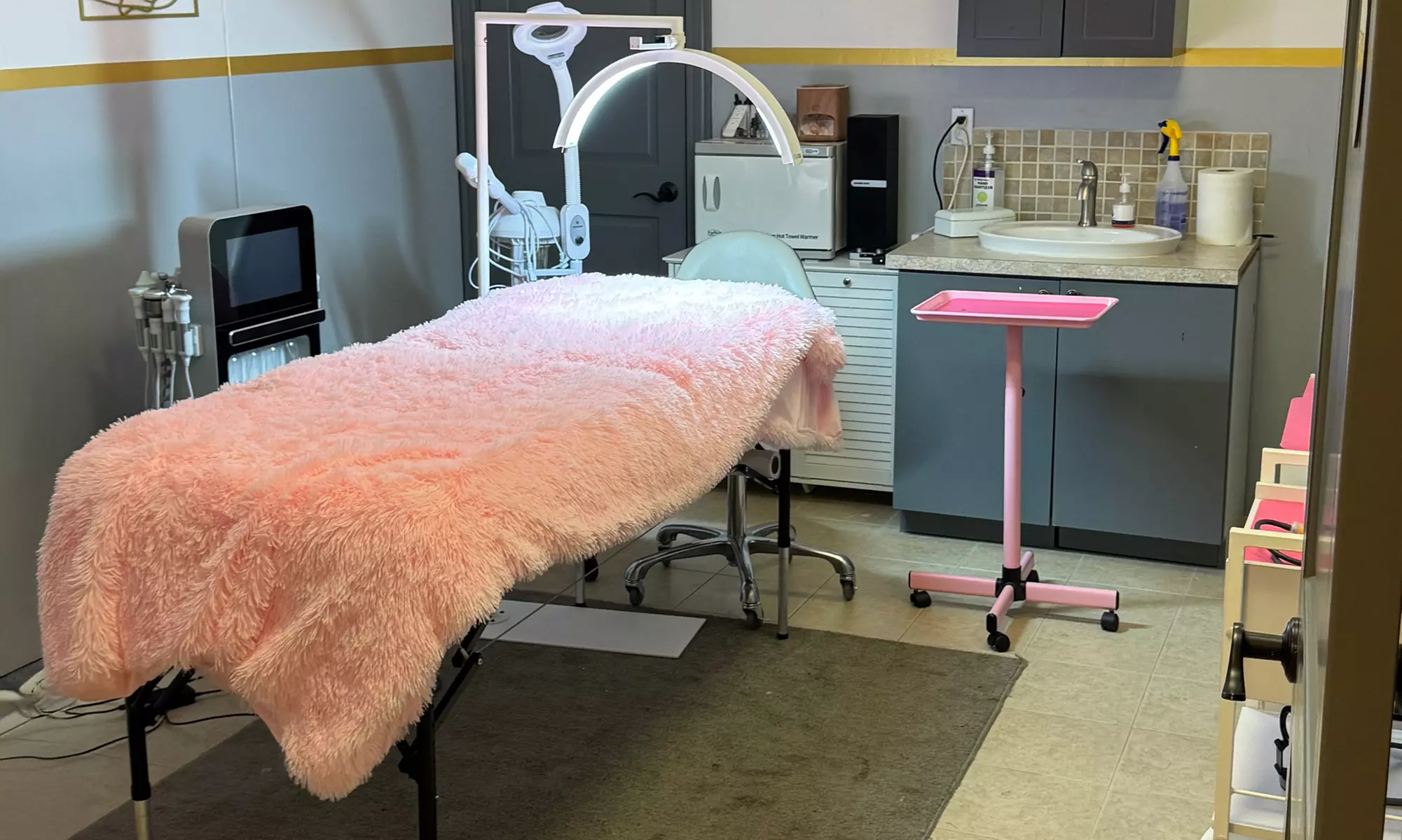 60-Minute Facials: Teen, Signature, Men’s Refinement, or HydraFacial