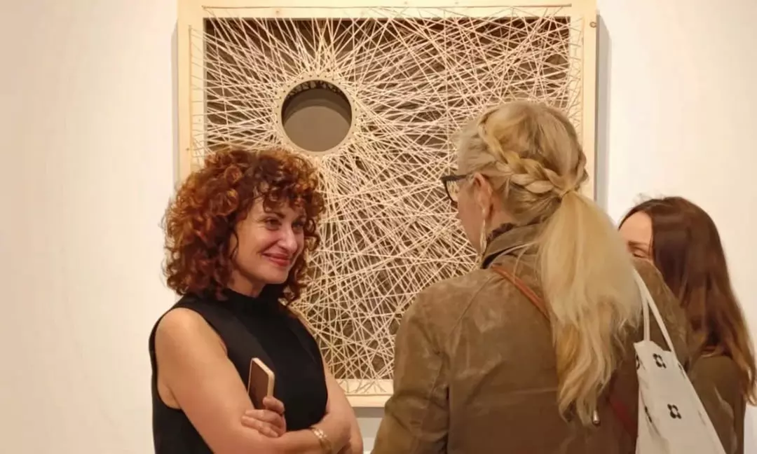 Taller de posavasos de mosaico en galería de arte en Madrid centro