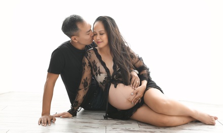 30-Minute Maternity Studio Photoshoot with Dresses and Digital Image - LaLa Photography Portland
