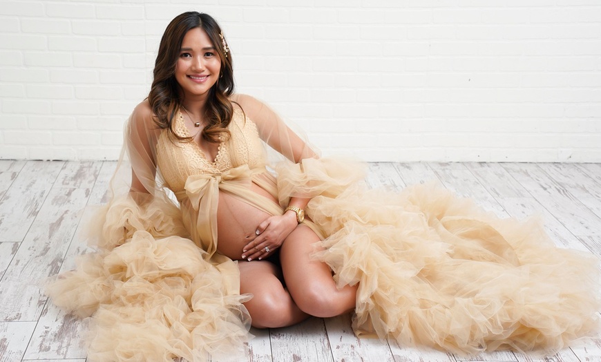Image 2: 30-Minute Maternity Studio Photoshoot with Dresses and Digital Image