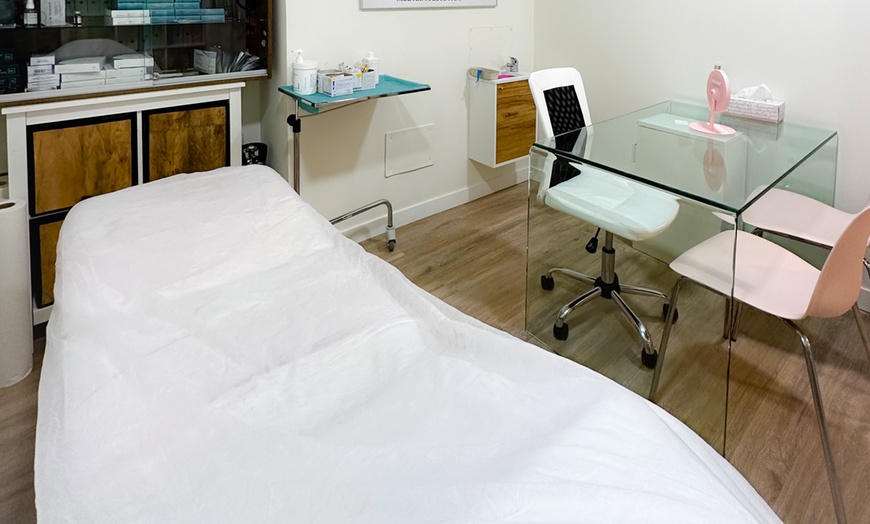 Image 3: Tratamiento facial con exosomas con dermapen en 1 o 3 zonas a elegir 