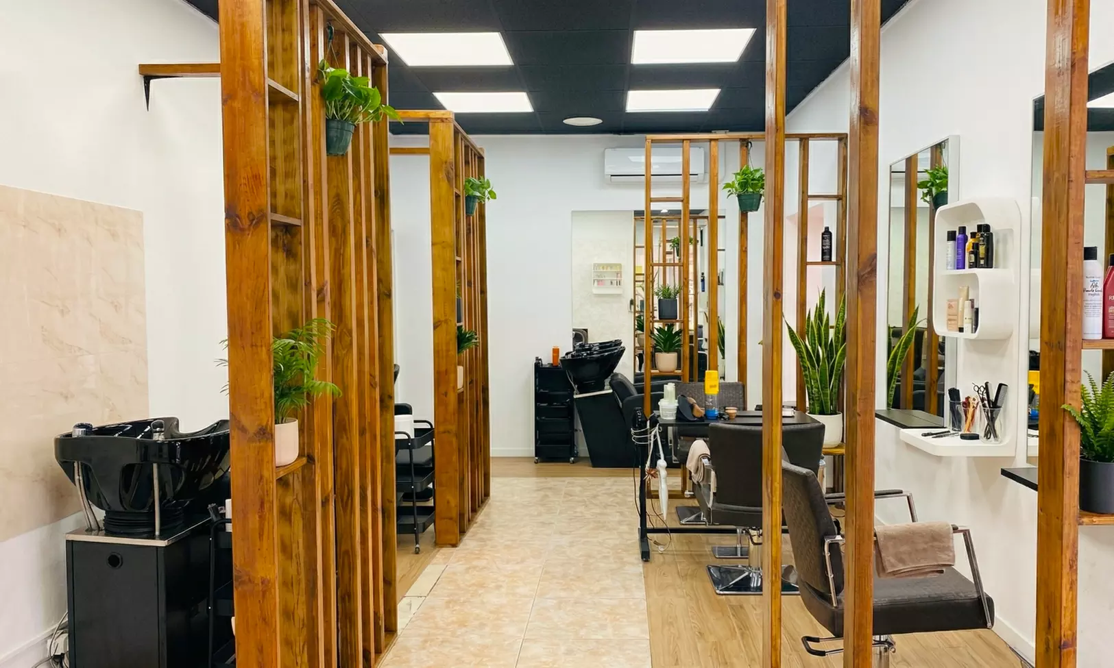 Sesión de peluquería con opción a tinte de raíz y/o mechas para 1