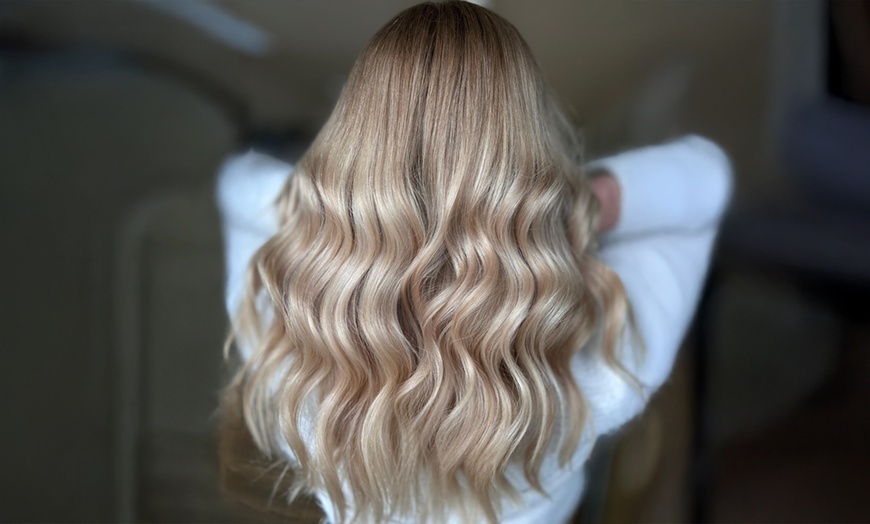 Image 2: Keratin-Kur Behandlung inkl. Waschen, Schneiden, Föhnen & Kopf-Massage