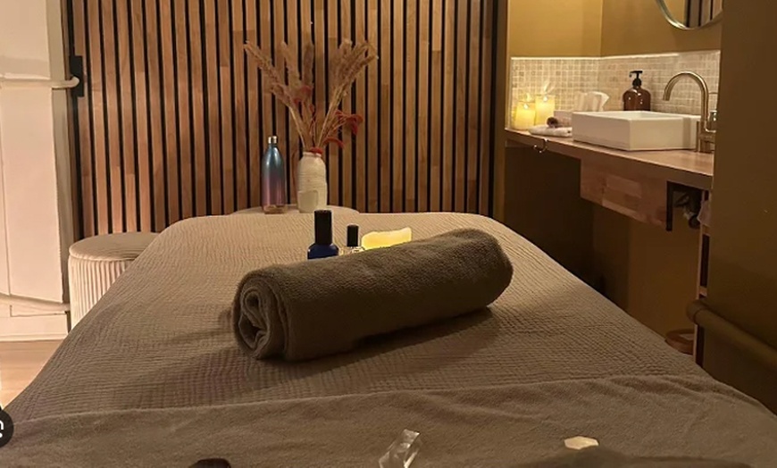 Image 3: Séance de modelage au choix avec Beatrice B