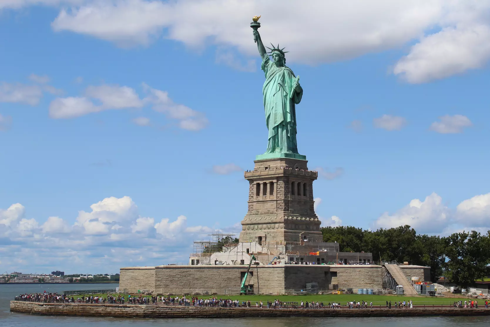 60-Min Sightseeing Boat Tour with Live Guide for 1, 2, 4, or 6 Guests at iBoatNYC Up To  64% Off - Primary Image