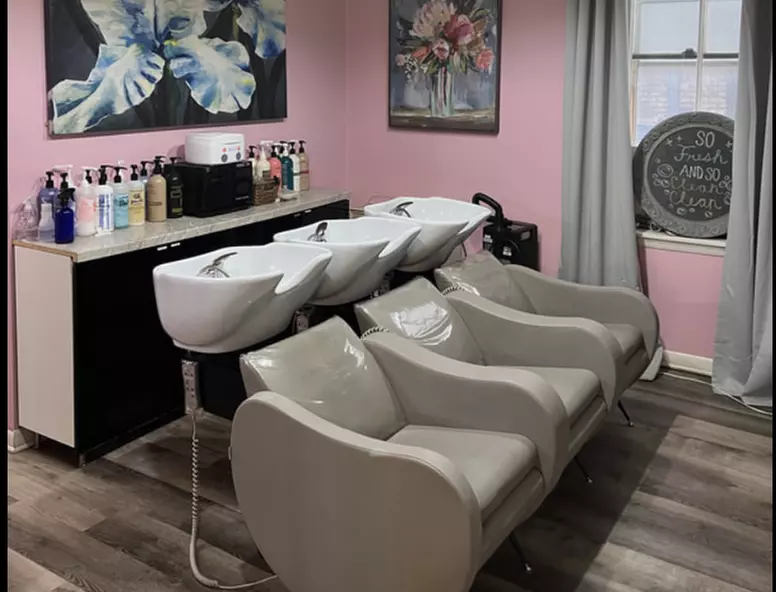 Haircut, Blow-Dry & Highlights at Full-Service Salon