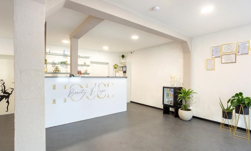 Image 2: 30 Min. Lymphdrainage für Bauch oder Beine für 1 Person