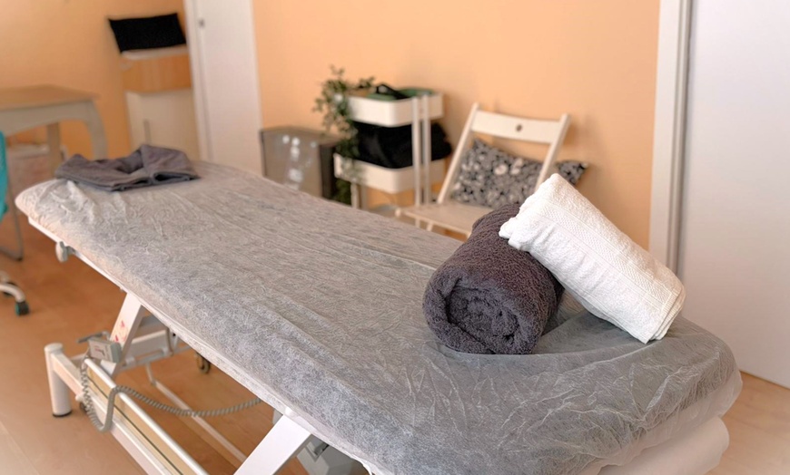 Image 7: Masaje para embarazadas 45 minutos o con presoterapia 60 minutos