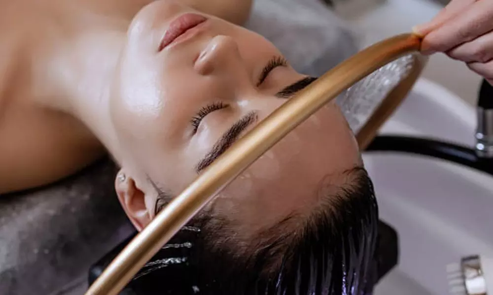 Ritual head spa japonés con dulces y té