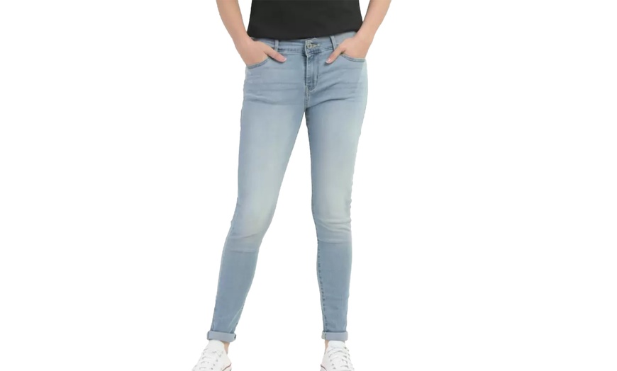 Image 14: Women Levi's Jeans