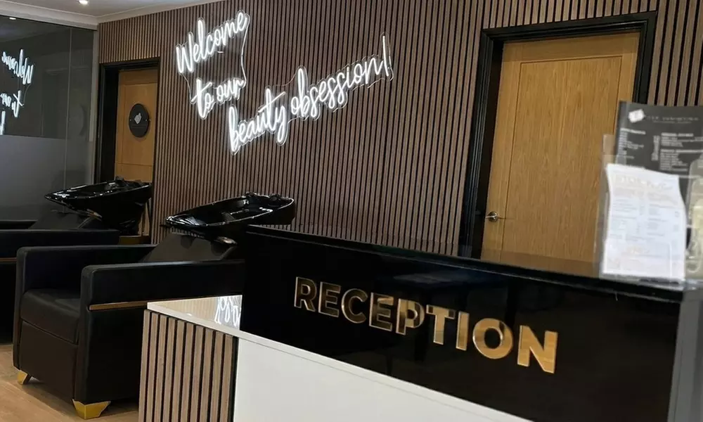 Transform Your Eyes: Full Set of Hybrid or Classic Eyelash Extensions