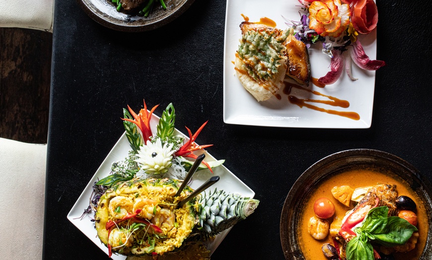 Image 29: Beaconsfield or Stadhampton: 5* Luxurious Hotel Break with Breakfast