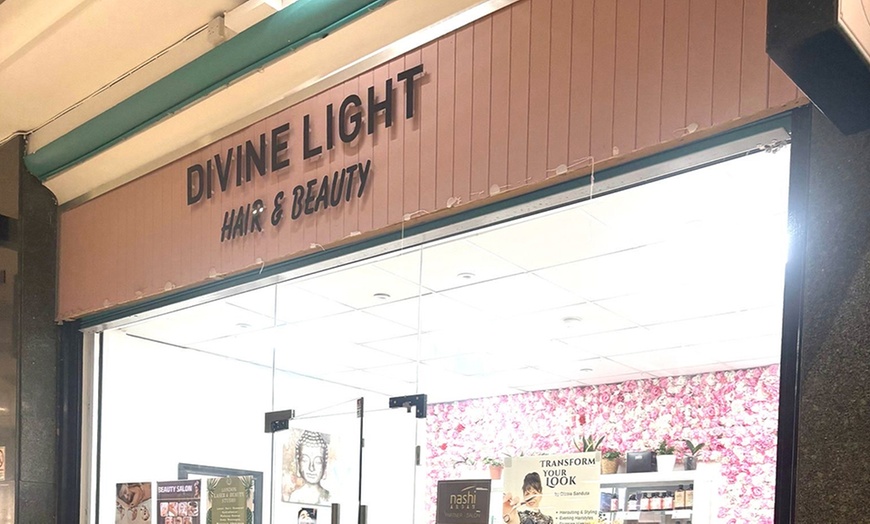 Image 5: Choice of Half Legs, Underarm, Brazilian, or Hollywood Waxing Session