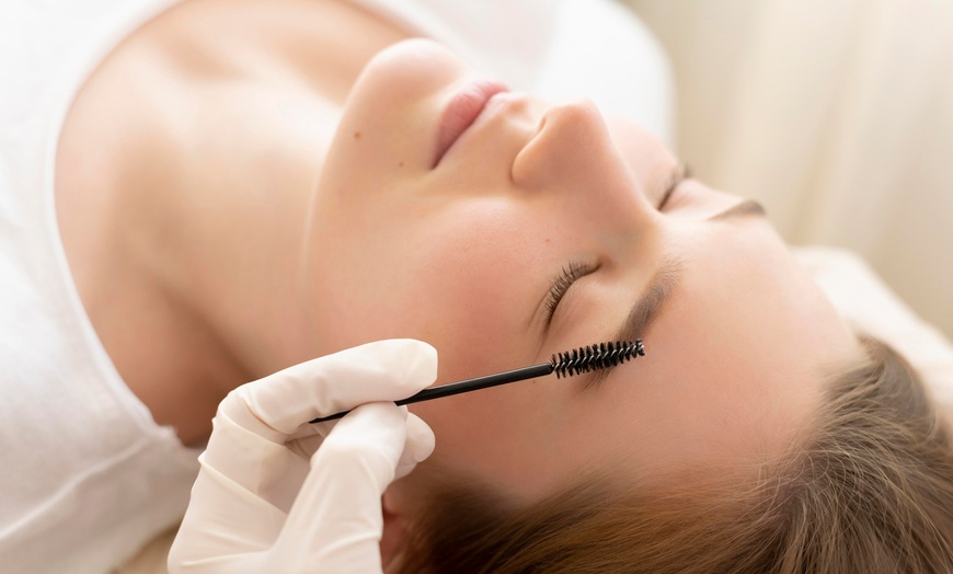 Image 3: Lifting y tinte de pestañas con opción a diseño y depilación de cejas