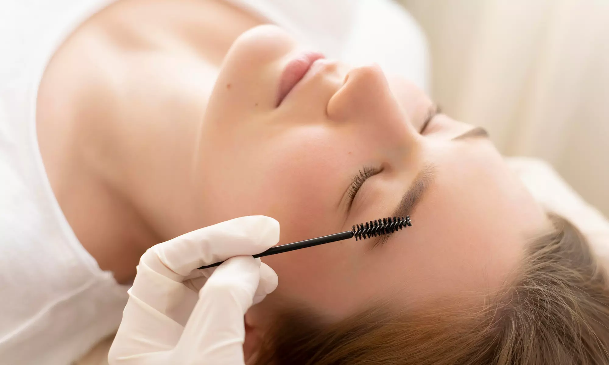 Lifting y tinte de pestañas con opción a diseño y depilación de cejas