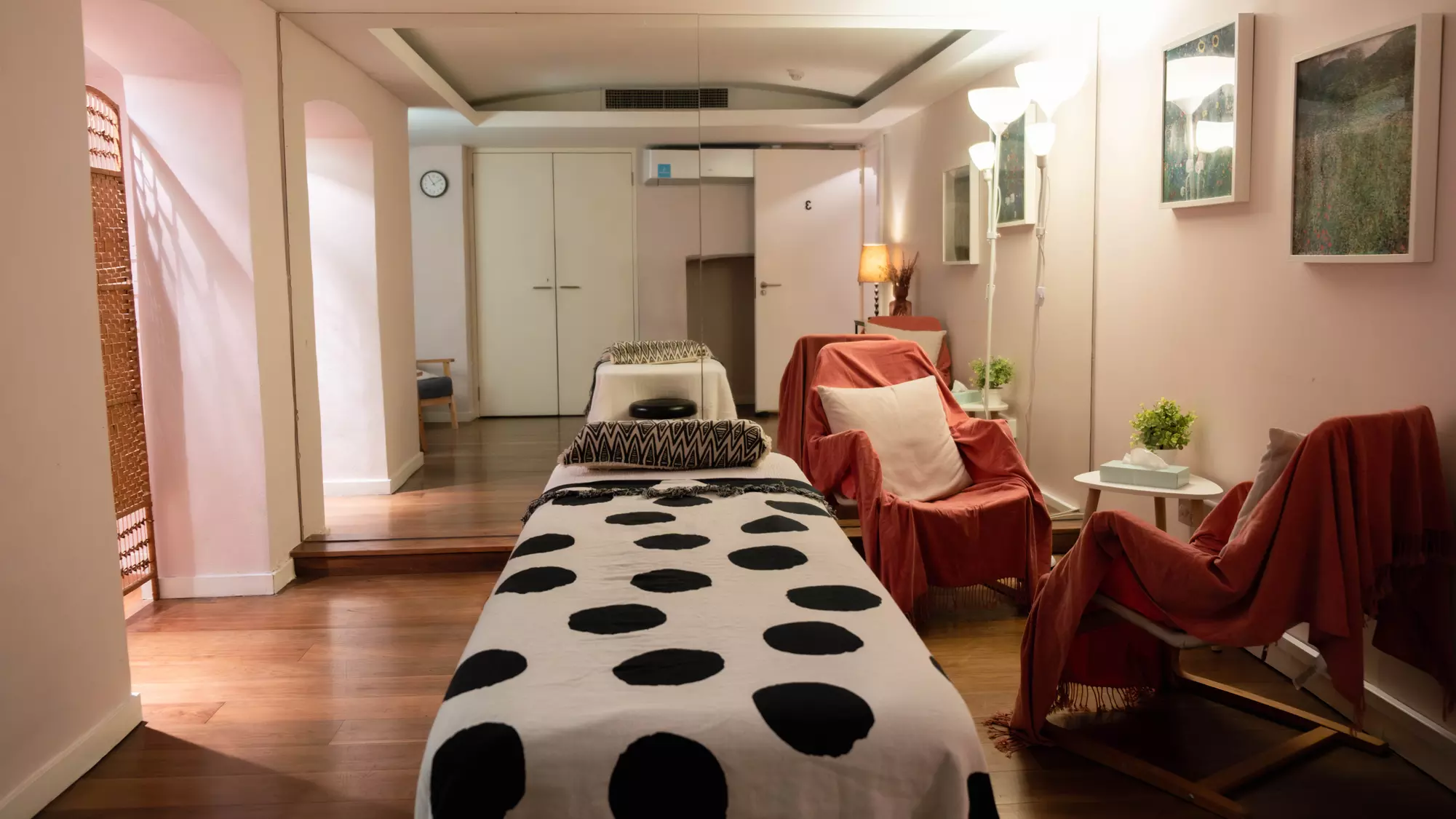 Glow & Renewal: Gua Sha Facial — 60 or 75 Minute Session