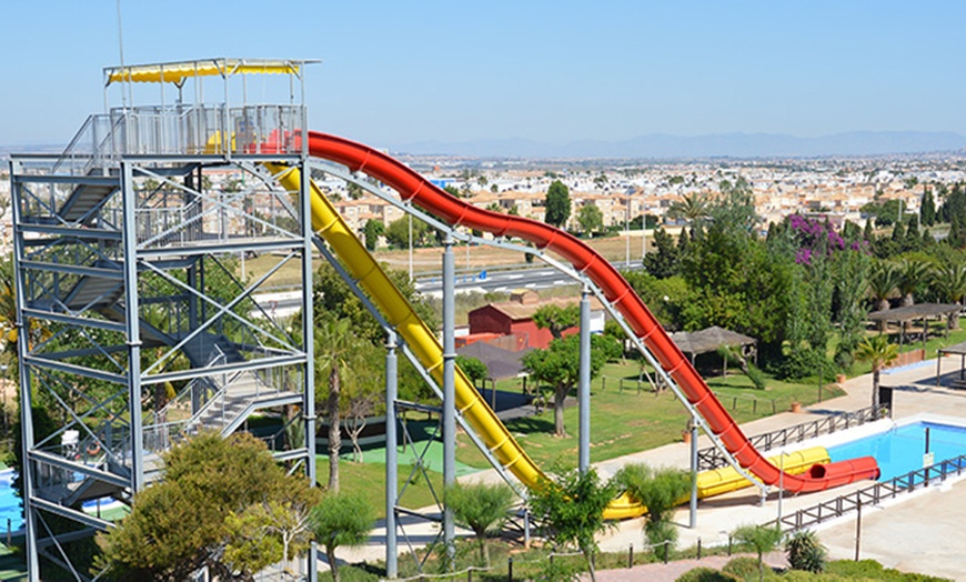 Image 4: Aquópolis Torrevieja: entrada de 1 día para infantil o adulto