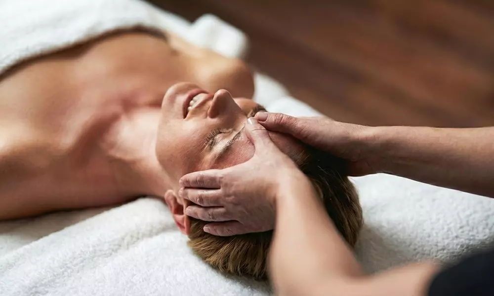 30-Min Traditional Thai or 60-Min Relaxing Oil Massage with Hot Stones