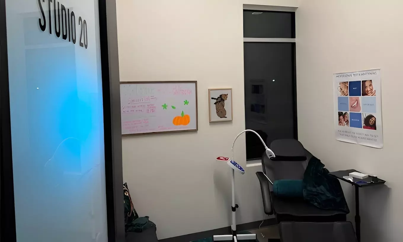 Get a Brighter Smile w/ One / Two 30 or 60 min Teeth Whitening Options