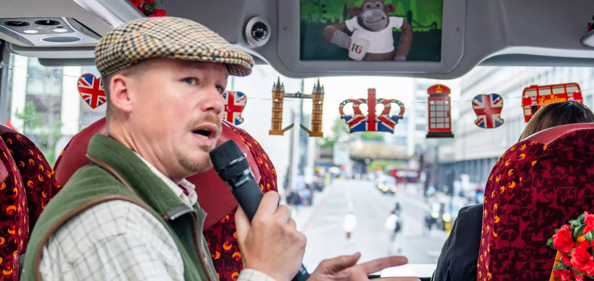 Afternoon Tea Bus Tour – Iconic London Sights & Live Guide