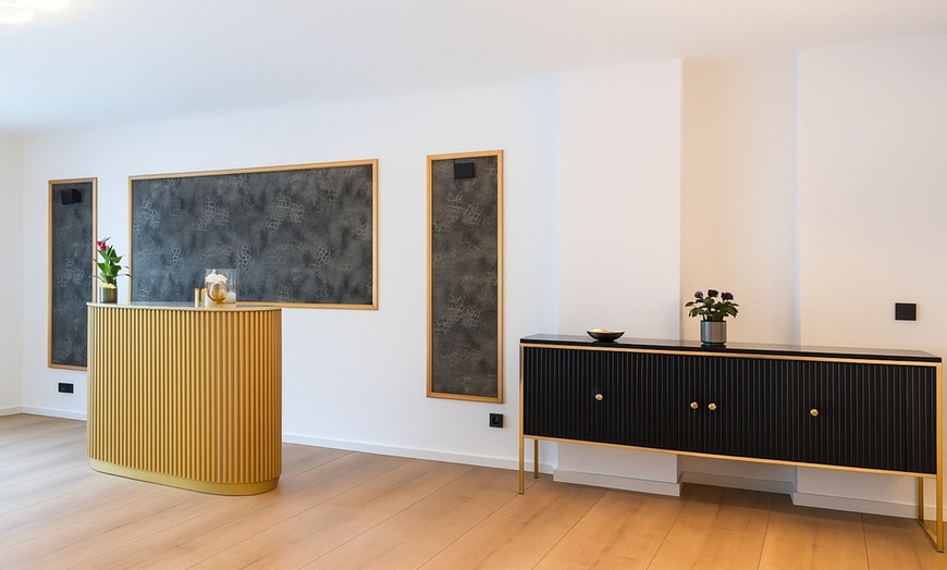 Image 3: Gesichtsbehandlung oder Hydrogen-Behandlung opt. mit Augenbrauenfärben