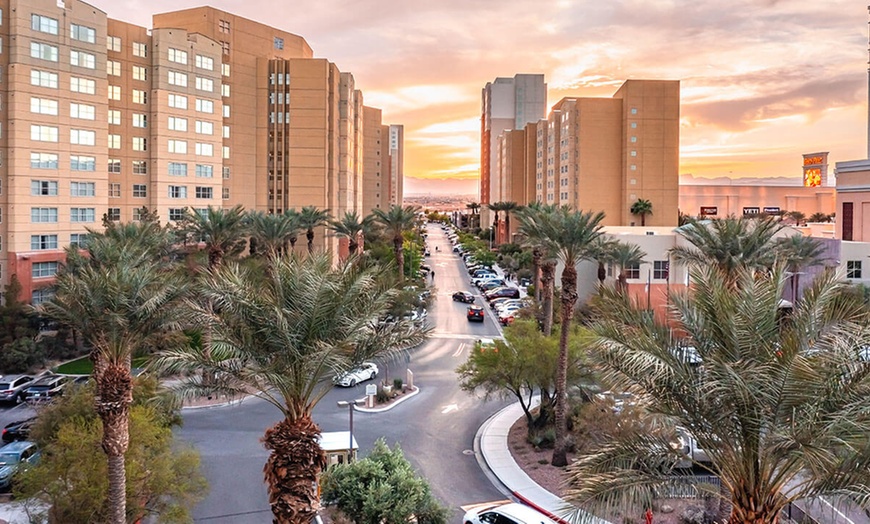 Image 28: Relax, unwind, and enjoy easy access to the Las Vegas Strip