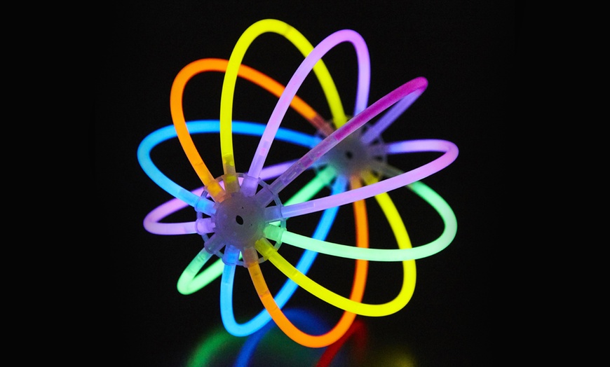 Image 6: 100 Glow Sticks with Connectors