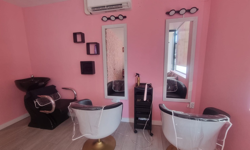 Image 2: Servicio de peluquería con opción a corte o tinte de raíz para 1